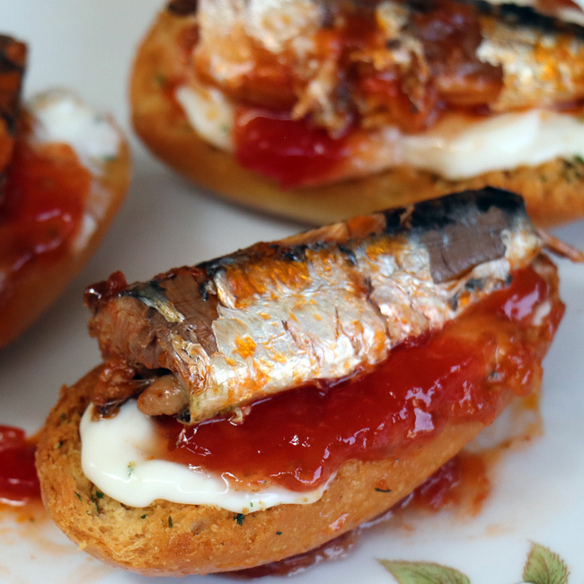 Small Sardines do Xeito in Olive Oil 15/20 pcs La Brujula 130g Tin